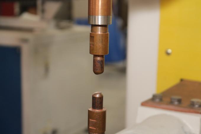 เครื่องเชื่อมสปอตหัวฉีดเตาเผา Hwashi 3