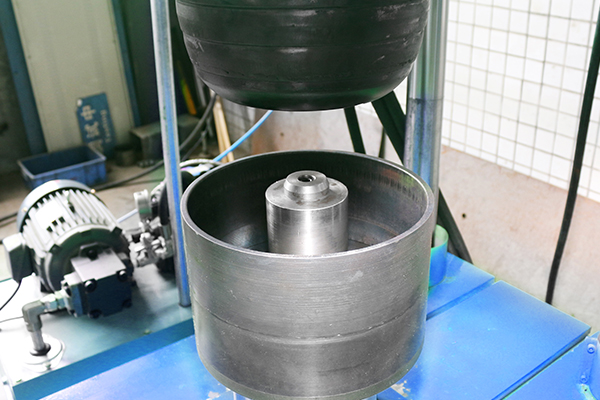 เครื่องเชื่อมสปอตอัตโนมัติสำหรับวงแหวนด้านในพร้อมการจ่ายลวดที่แม่นยำ 10