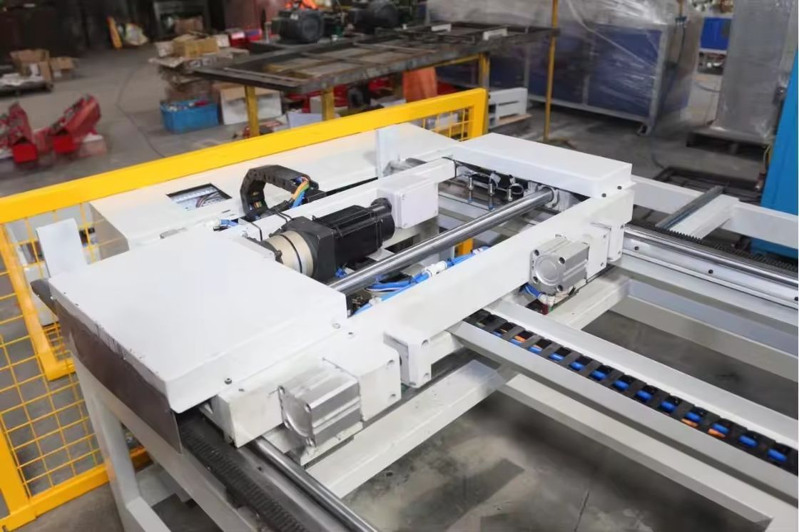 เครื่องเชื่อมจุด Cnc 7Axis หัวสอง แบบอัตโนมัติแผ่นโลหะสําหรับ Rack Squat