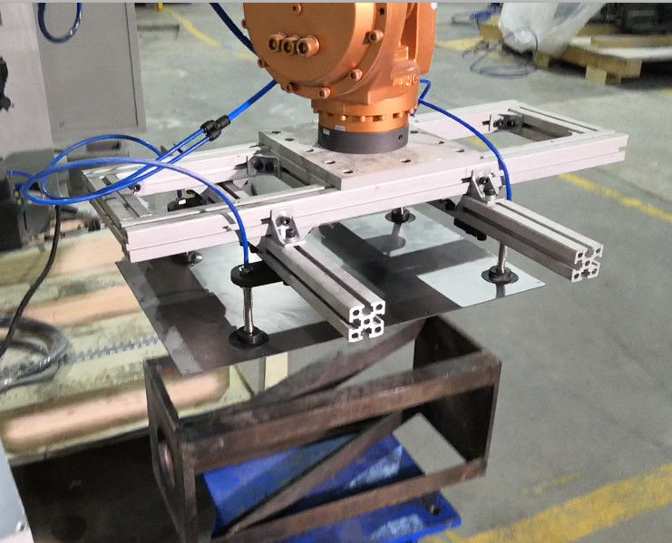 อุตสาหกรรมการจัดการและ palletizing โรบอตกับการดูดแก้ว gripper สําหรับแผ่นแผ่นเบา