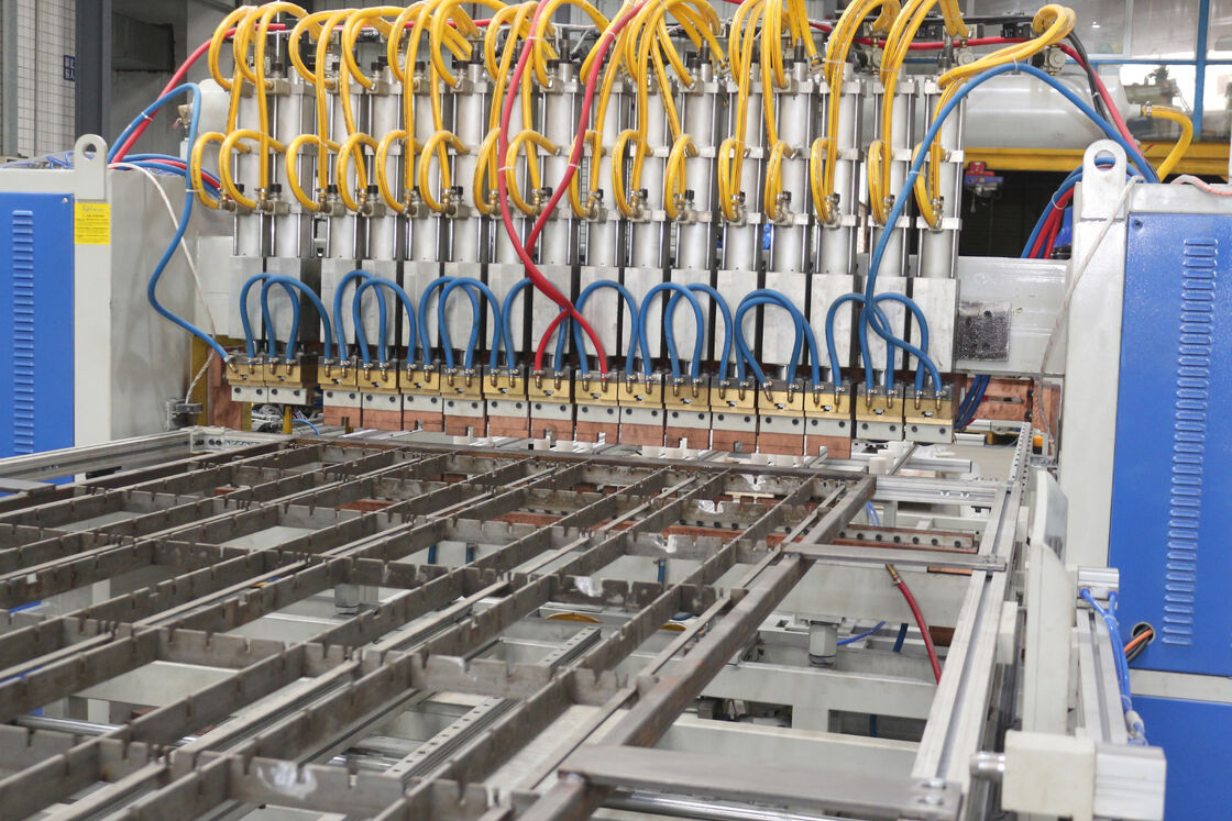 Hwashi CNC Auto Feeder ชั้นวางเตาอบหัวเดียวเครื่องเชื่อม, ลวดตาข่าย/ชั้นวางห้องครัว เครื่องเชื่อมจุดลวดตาข่ายอัตโนมัติ